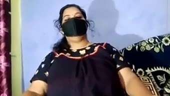 Indian Mature Lady With Big Breasts Gets Naughty